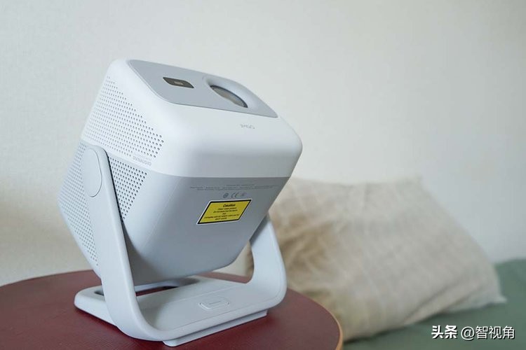 想代替电视使用！JMGO智能投影“N1”可以在家里任何地方显示