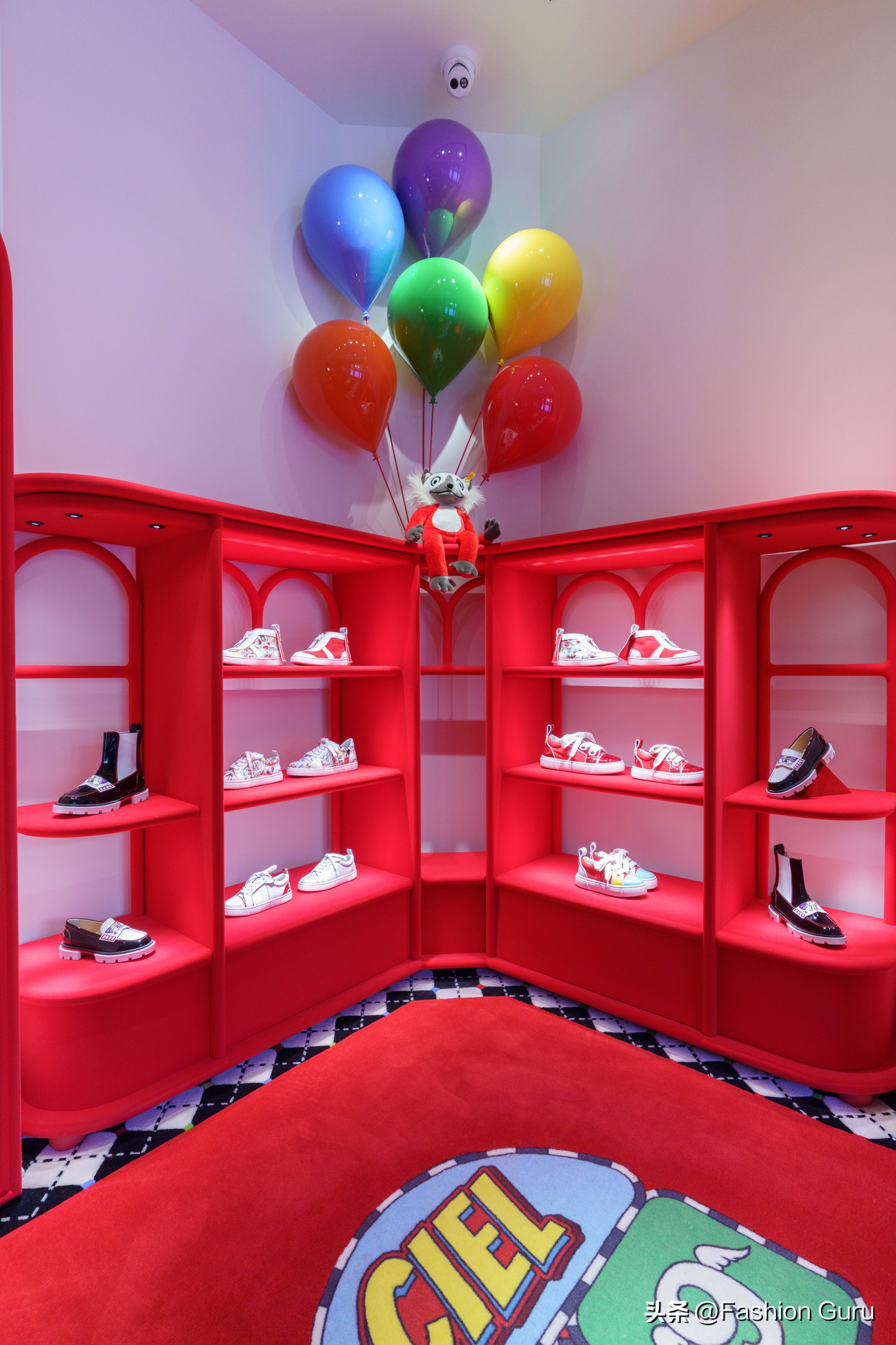 christianlouboutin路铂廷门店,路铂廷christianlouboutin算顶奢吗
