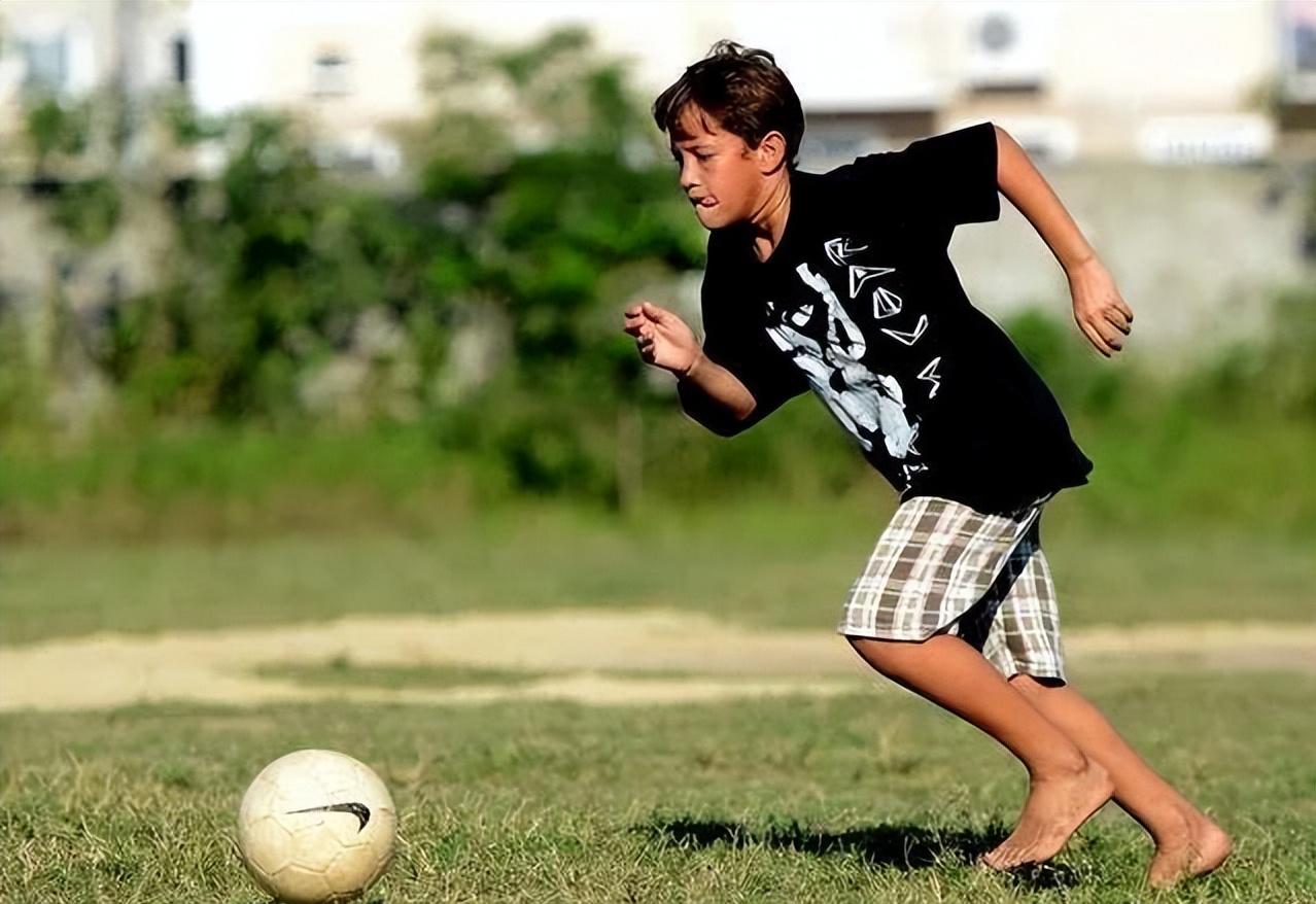 不看足球是年轻人的损失,足球怎么算失去球权