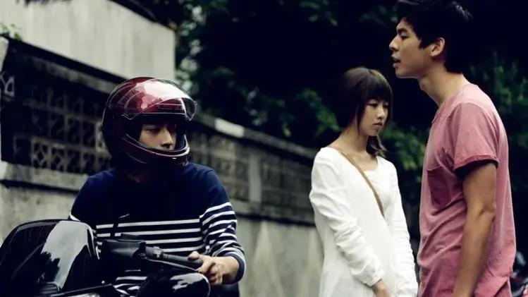 作为一部不一样的青春片没有狗血情节，对校园爱情的描写引起共鸣