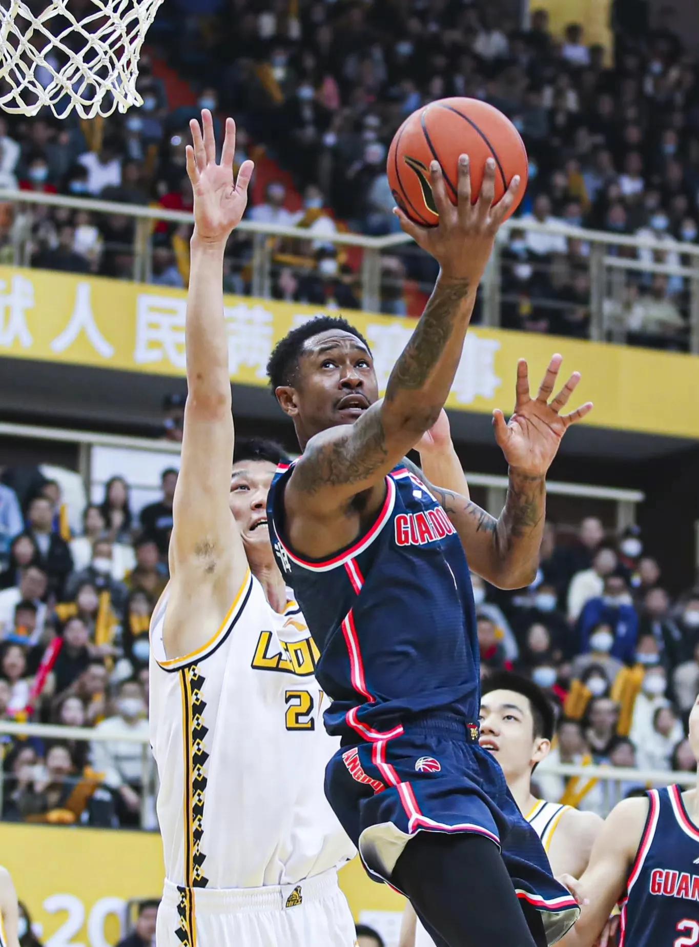 后卫赵睿,赵睿马尚对阵