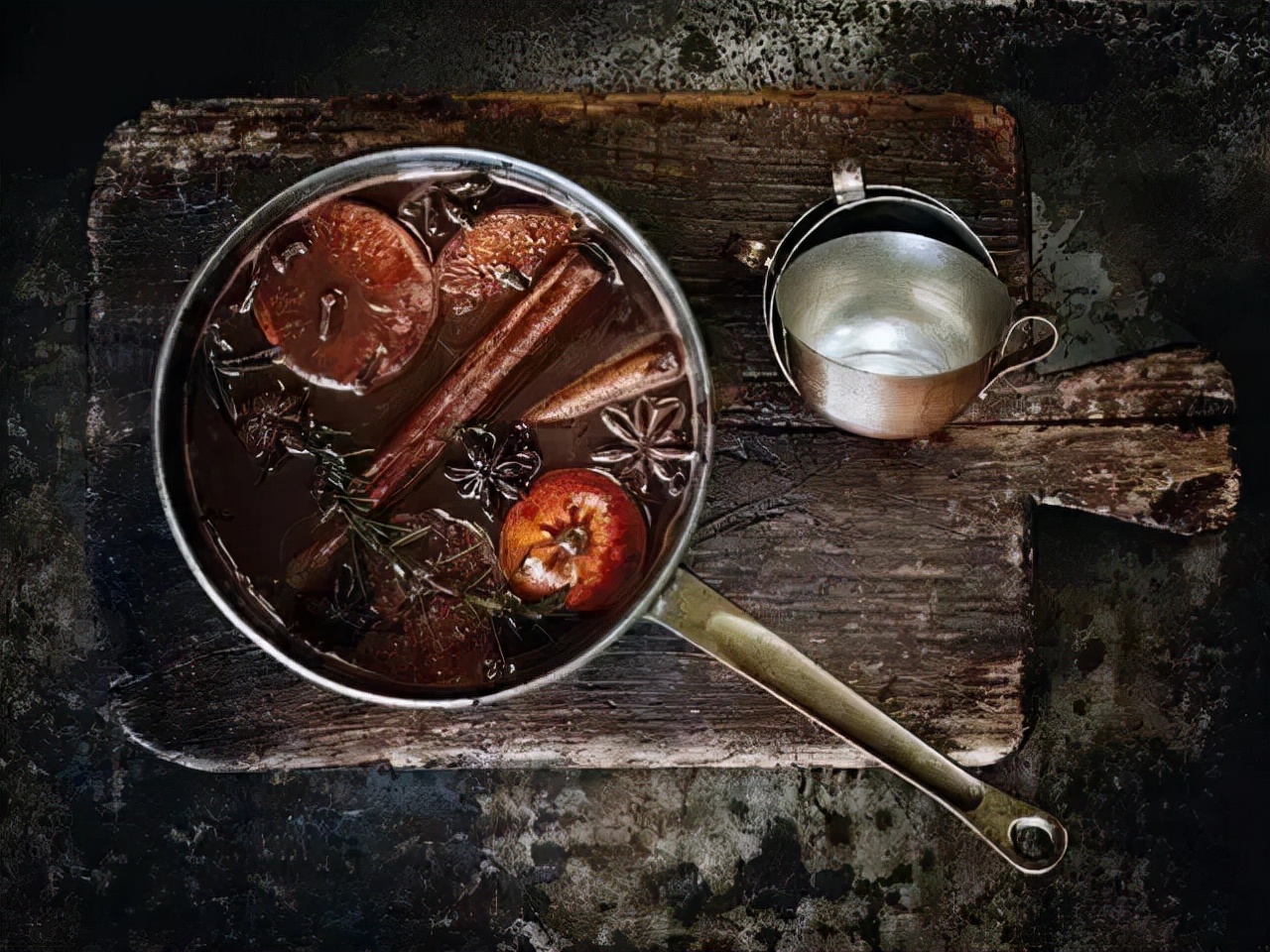 冬日微醺热红酒暖身,适合煮热红酒的甜红酒