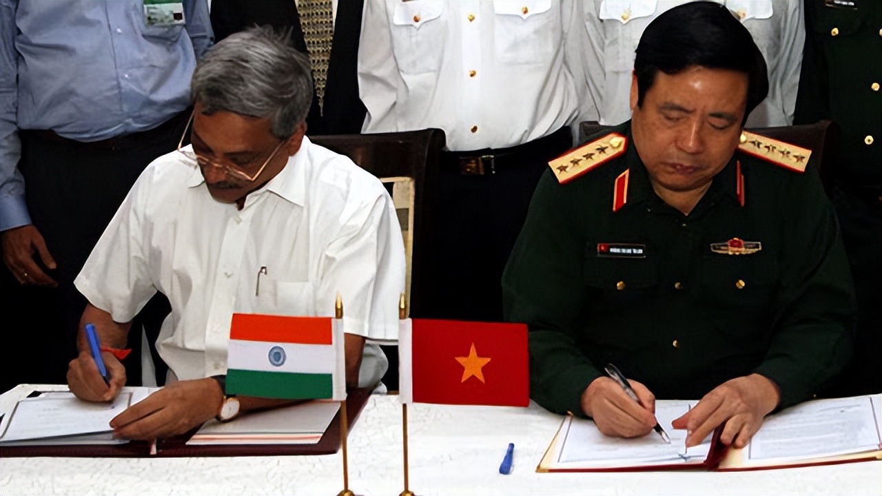 布拉莫斯反舰导弹800公里射程,布拉莫斯那么大为什么射程短