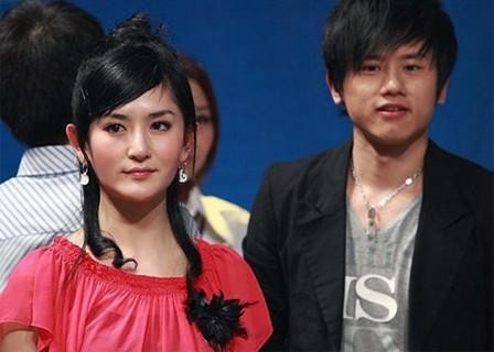 谢娜回归快乐大本营能否再次登顶,谢娜回归快乐大本营开场秀慢动作