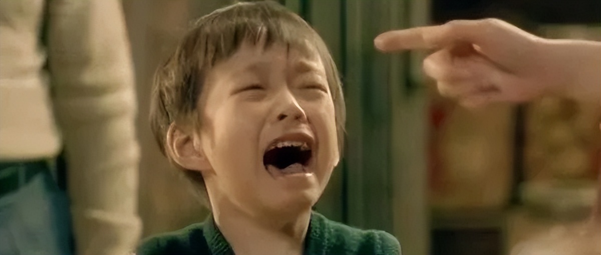 孩子脾气暴躁哭闹教你一招,小孩子又哭又闹怎么教育