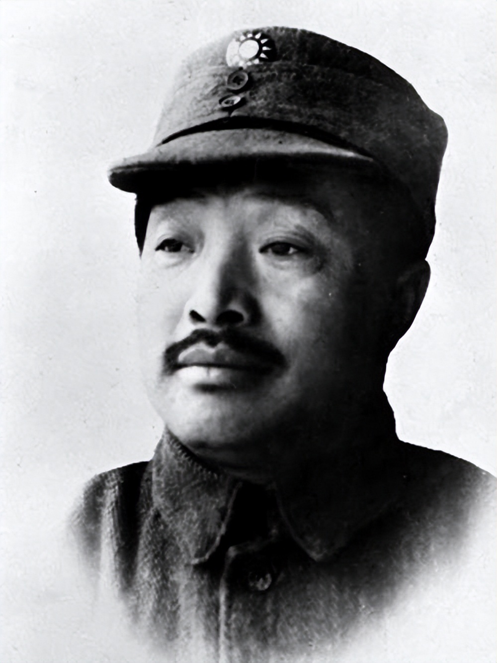 65年，叶群跑到贺龙家问薛明：23年前你说我坏话的事还记得吗？