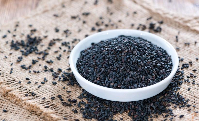 白头发越来越多缺少什么营养吗,白头发是缺乏什么营养吗