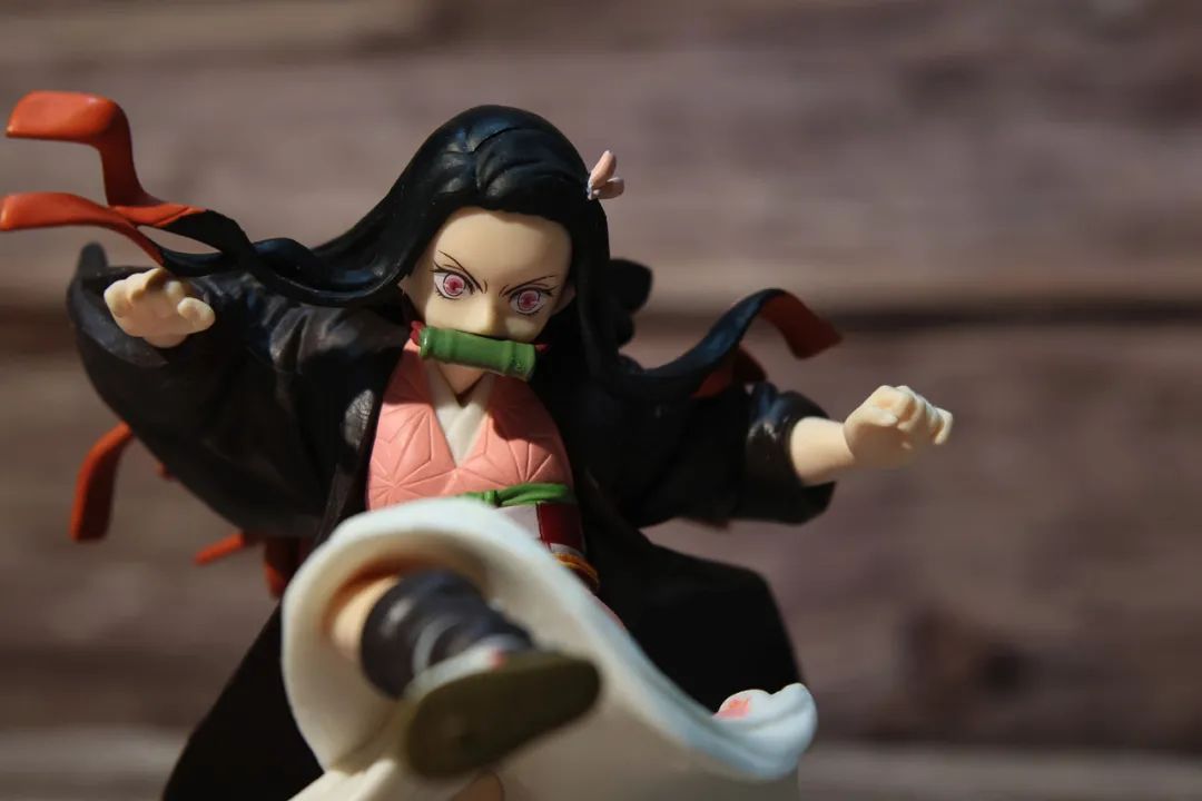 发烧友相机,佳能eosr跟rp哪个好