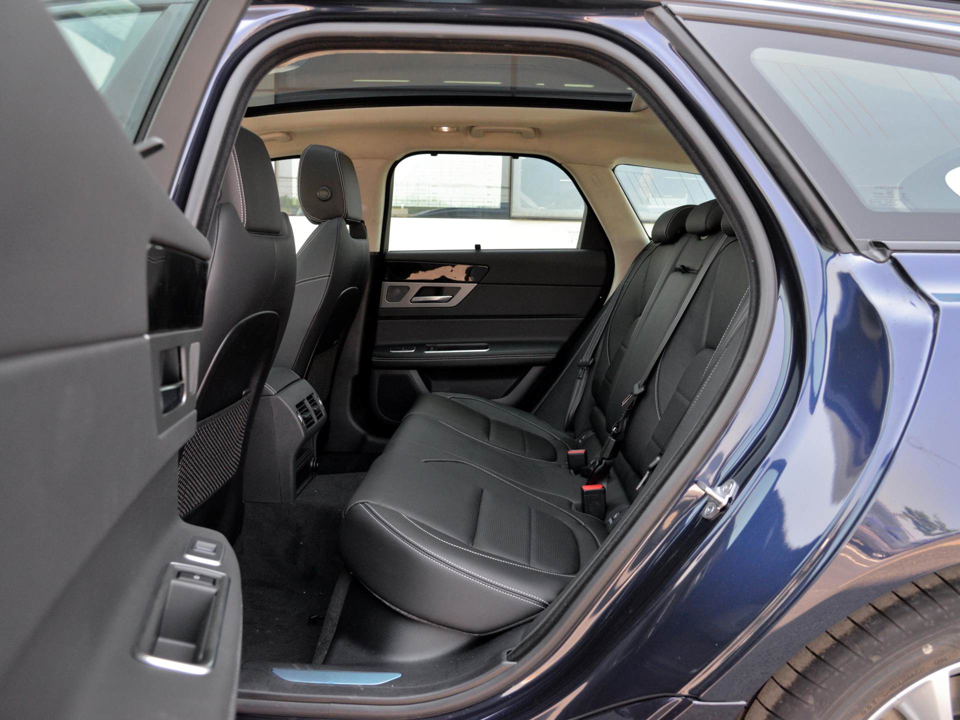 冷门进口捷豹xf,捷豹xf后排空间