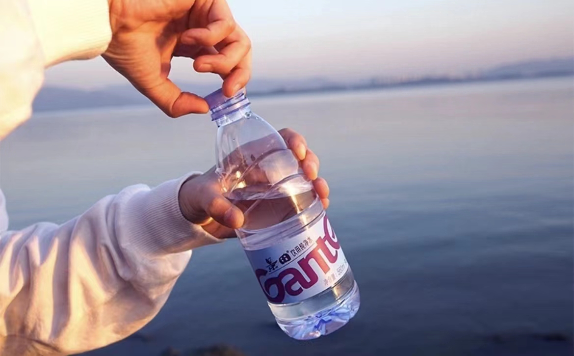 热爱前行纯净水广告视频,热爱前行喝景田是广告吗