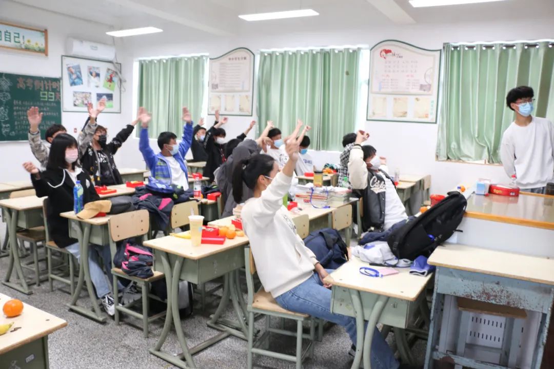 盐城市明达中学高三,盐城市明达高级中学高三解压活动