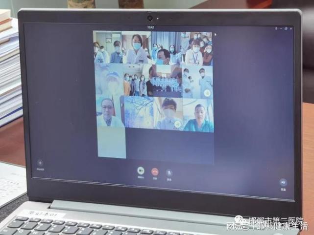 致敬正在抗击疫情的医护人员,致敬在抗击病毒第一线的白衣天使