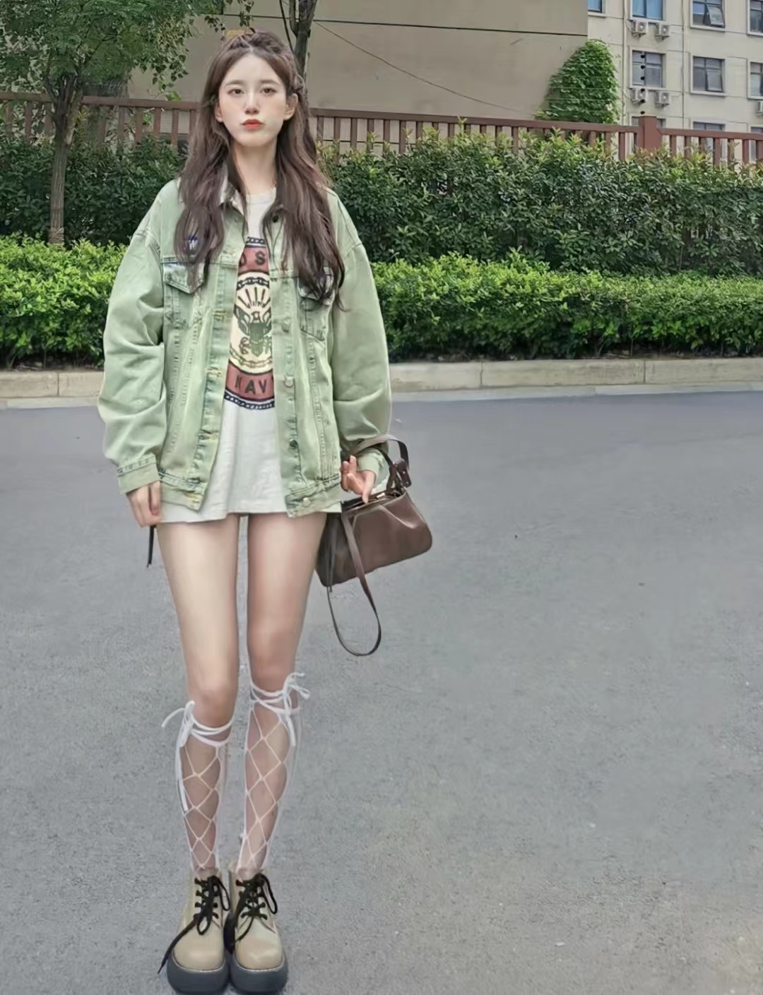 牛仔外套怎么穿搭才好看,牛仔外套的穿搭技巧和方法