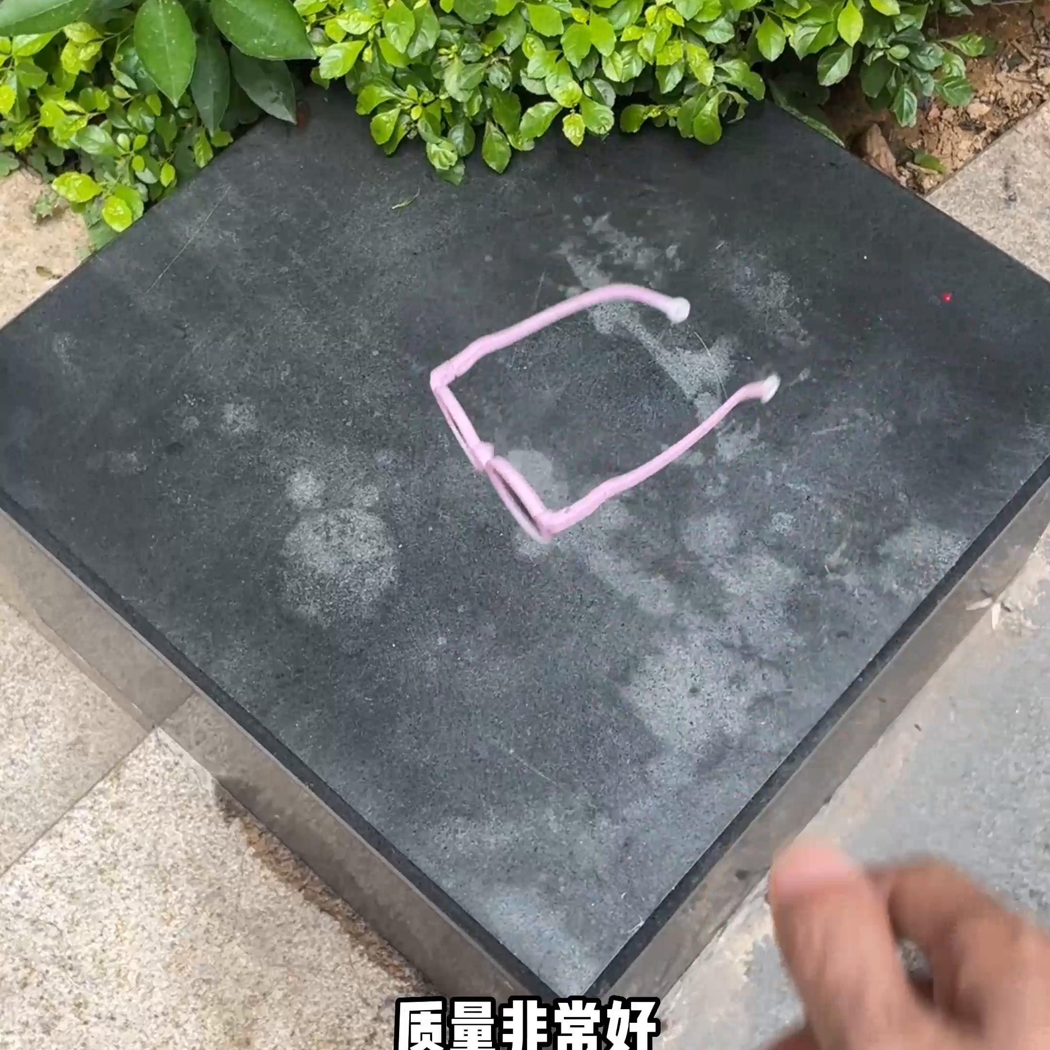 给孩子购买墨镜怎么选 (给孩子买墨镜注意事项)