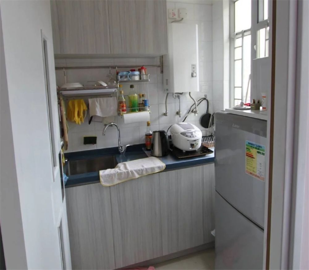 香港十几平蜗居夫妻,香港夫妻买下20平方蜗居