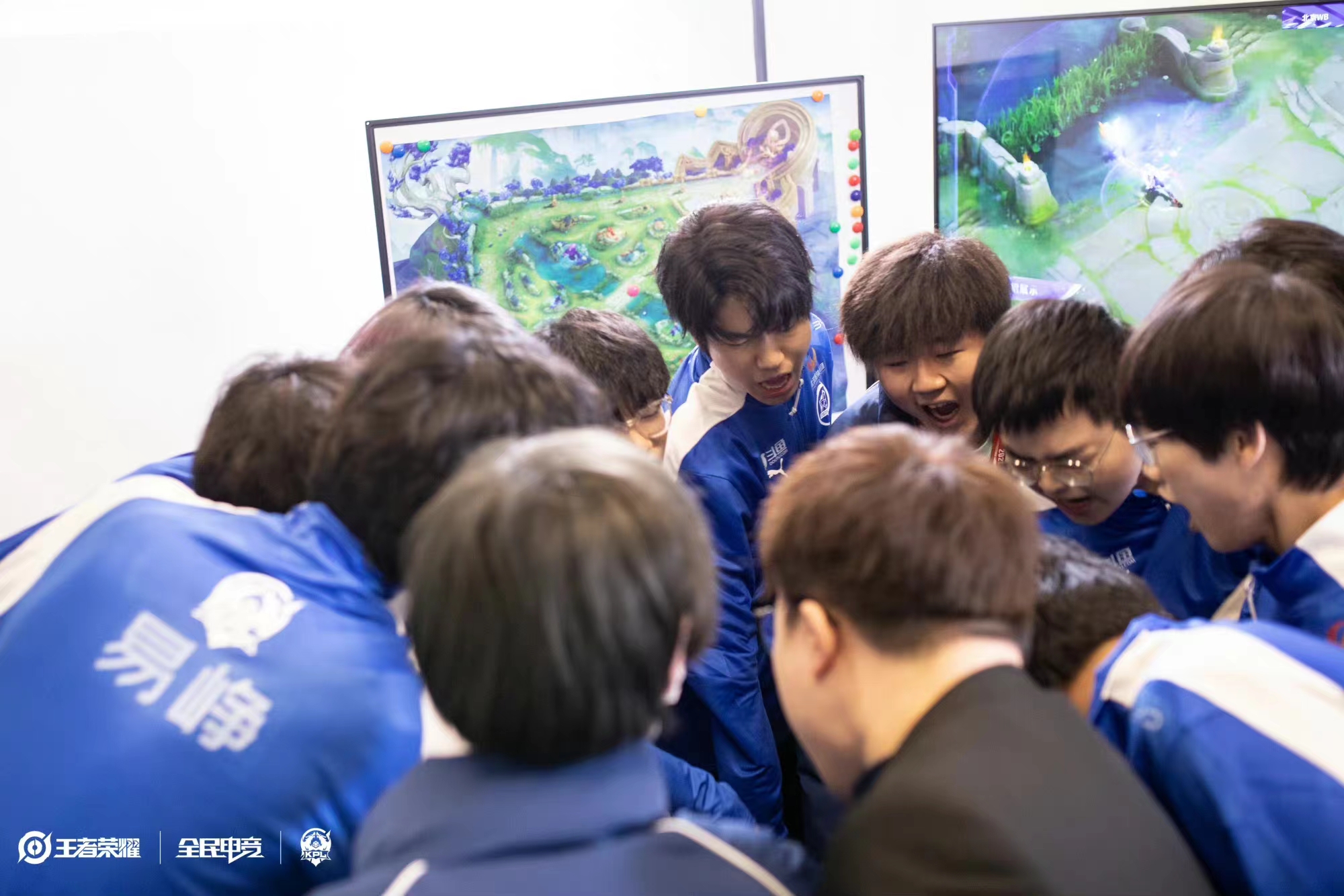 estar易峥被妖刀军训,estar夺冠后采访易峥抢座