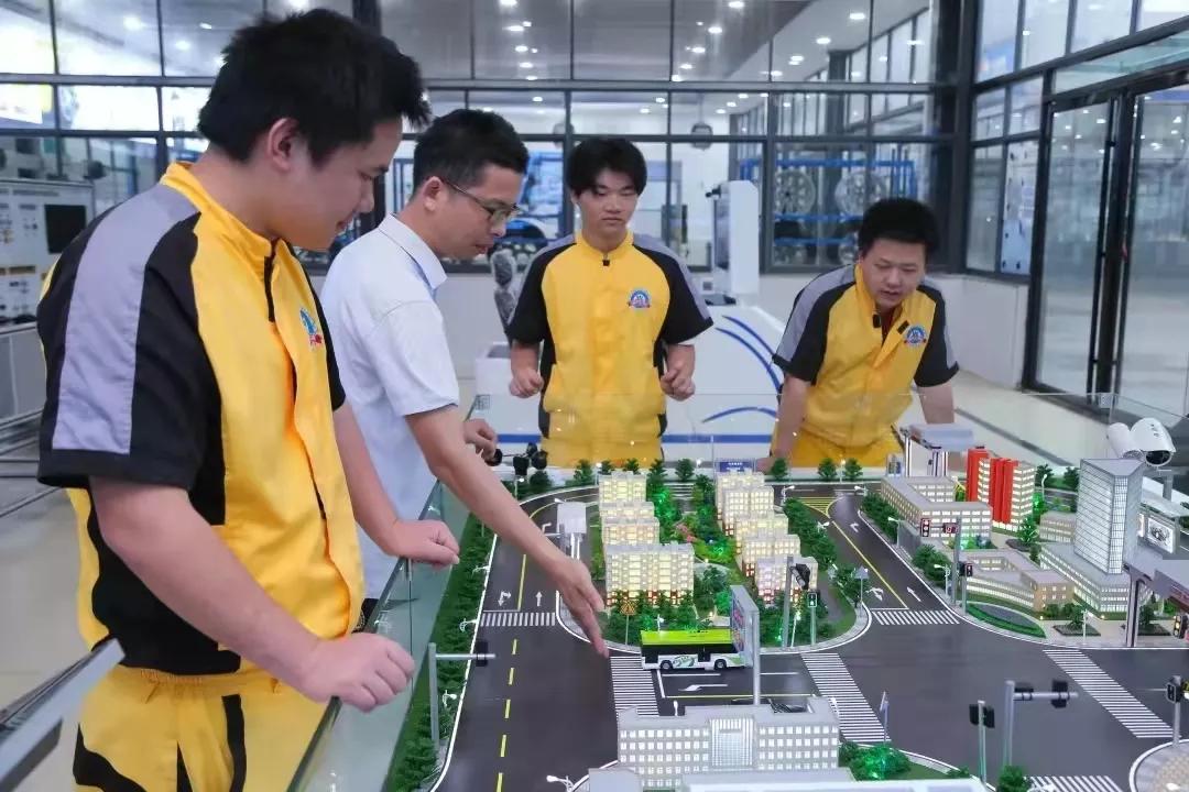 智能网联汽车技术专科应届生求职,智能网联汽车研发工程师职业概况