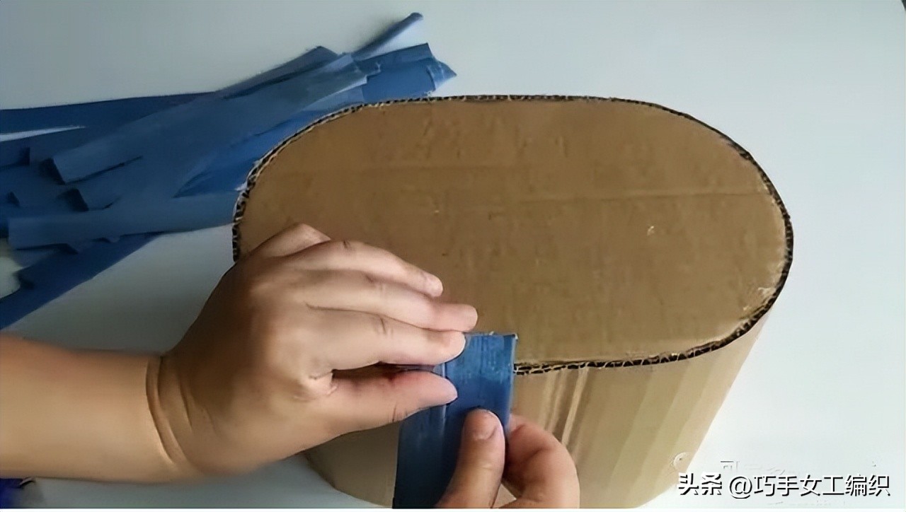 如何用旧牛仔裤做收纳,旧牛仔裤改造收纳袋挂件简单