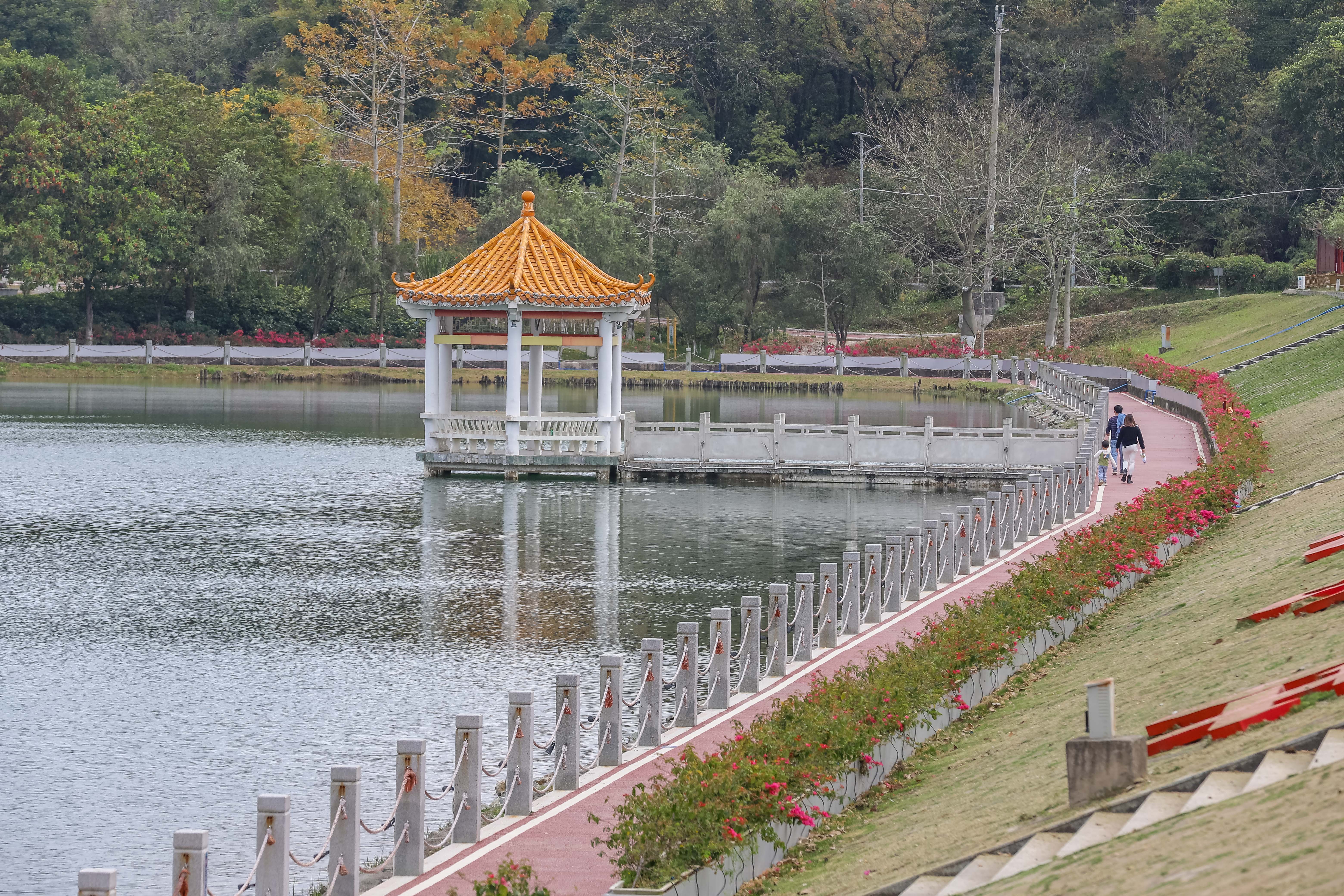 距离九寨沟不远的景点,距广州一千公里的地方