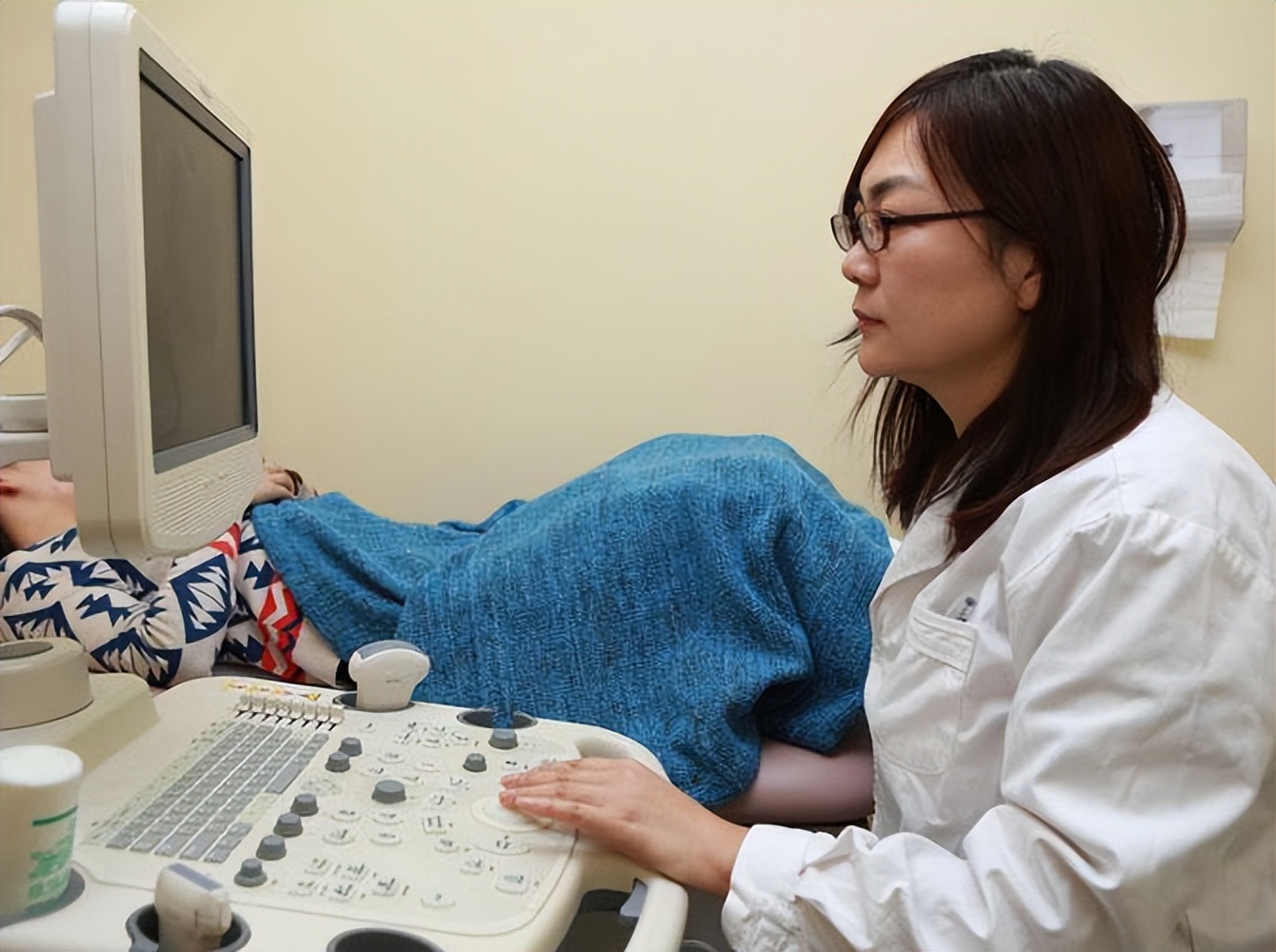 女生“糟蹋”子宫的行为,烟酒排名垫底,看完榜首,麻烦正确处理