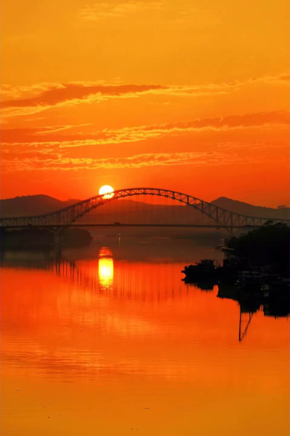 回到小县城朝九晚五,回到朝九晚五的心情说说