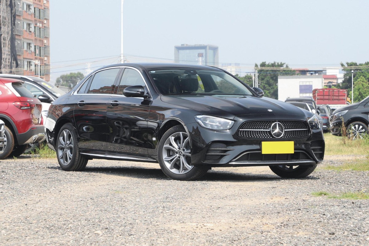 奔驰e级走量车型,奔驰e级真的是普通人的天花板吗