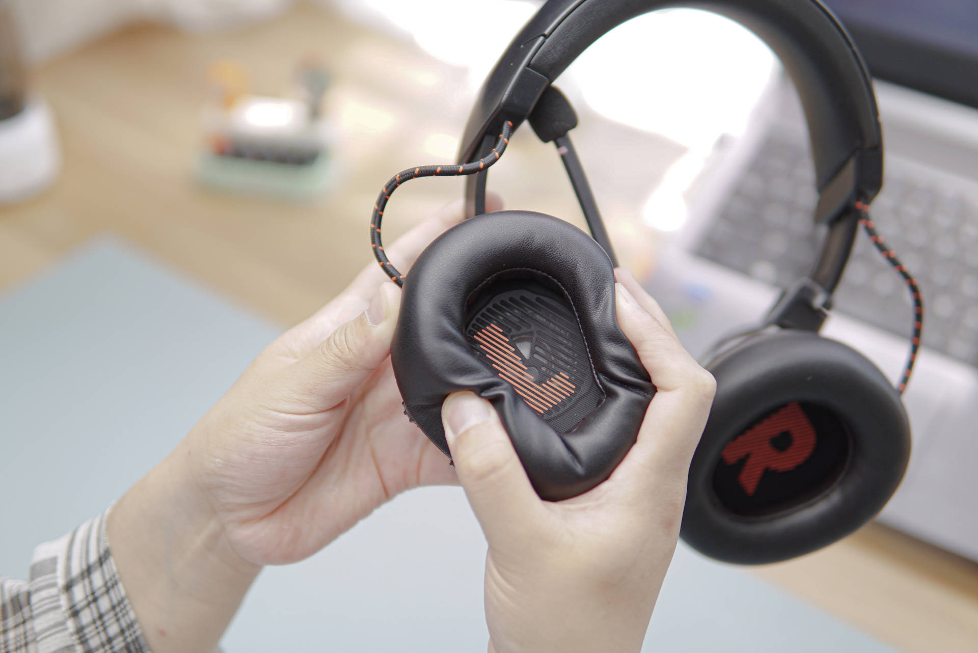 物理外挂！风吹草动都能听到，吃鸡成功率提升49%，JBL电竞耳机