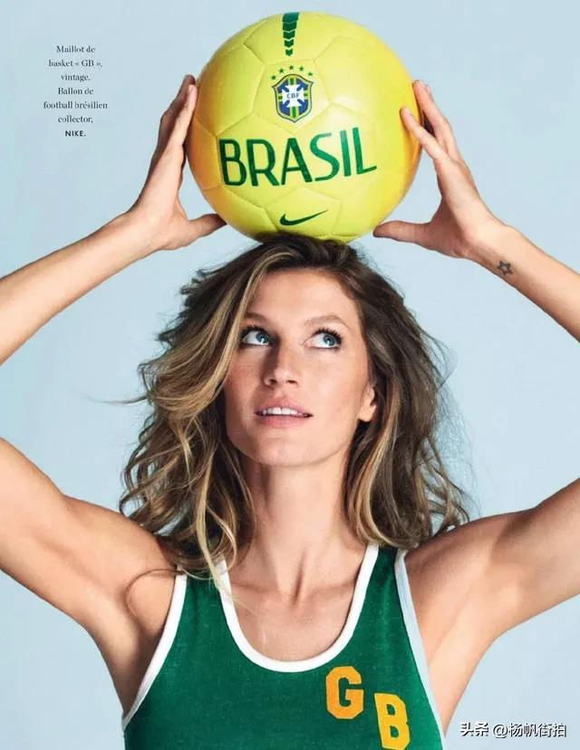 看世界杯拍照女生,世界杯看球赛美女