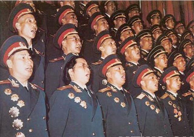 元帅大将上将中将怎么区分,元帅和上将军衔待遇一样吗