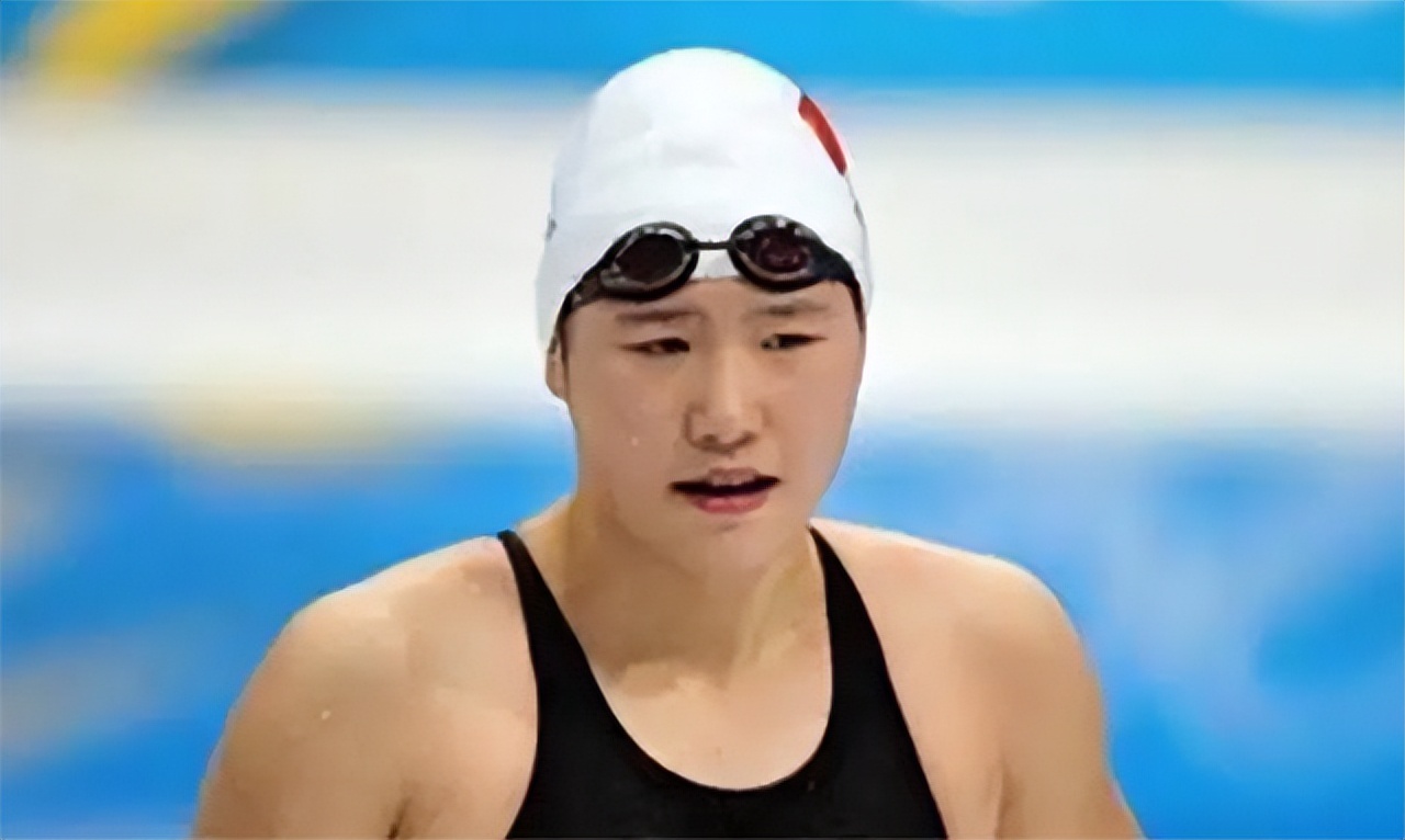 女运动员赛场上痛苦哭,女运动员痛苦哭