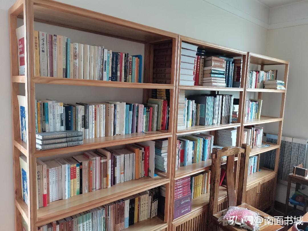 隔段时间调整一下书架，让书也“活动”一下，对保存书籍也有好处