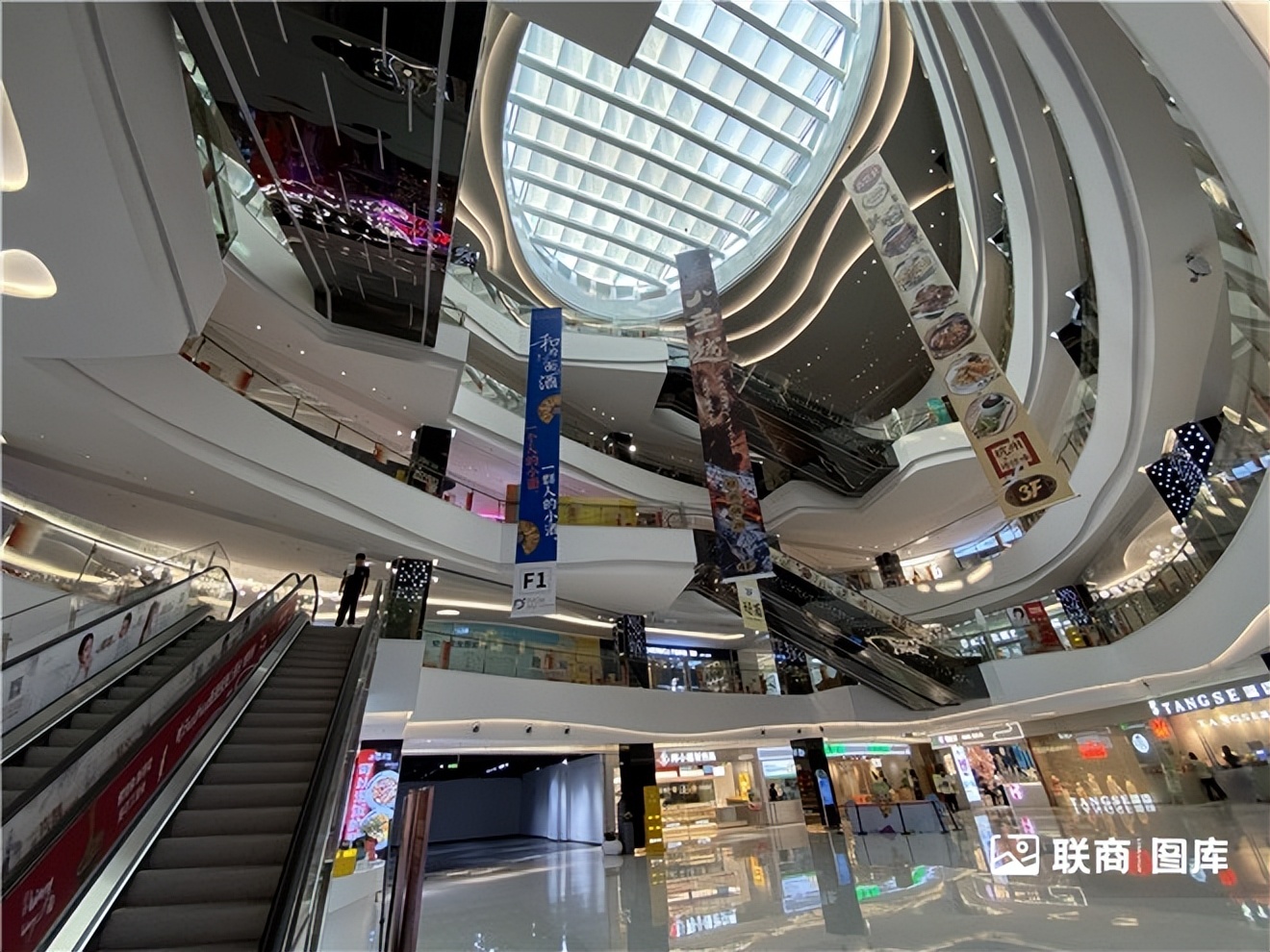 “鸽王”、潮玩街区…实探杭州近期新开的三个商场