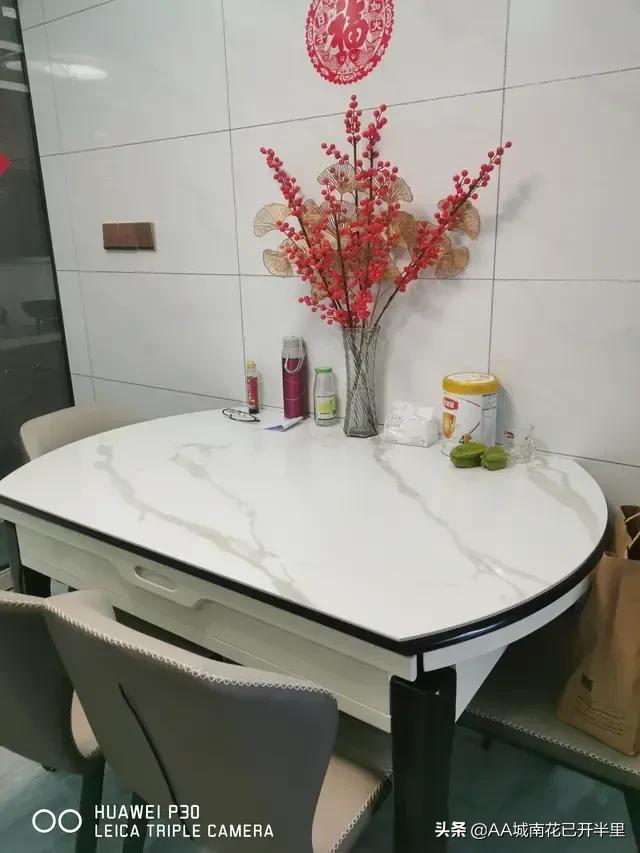 老公先斩后奏花2000多买了这丑不拉几的桌子，我真的好想扔了……