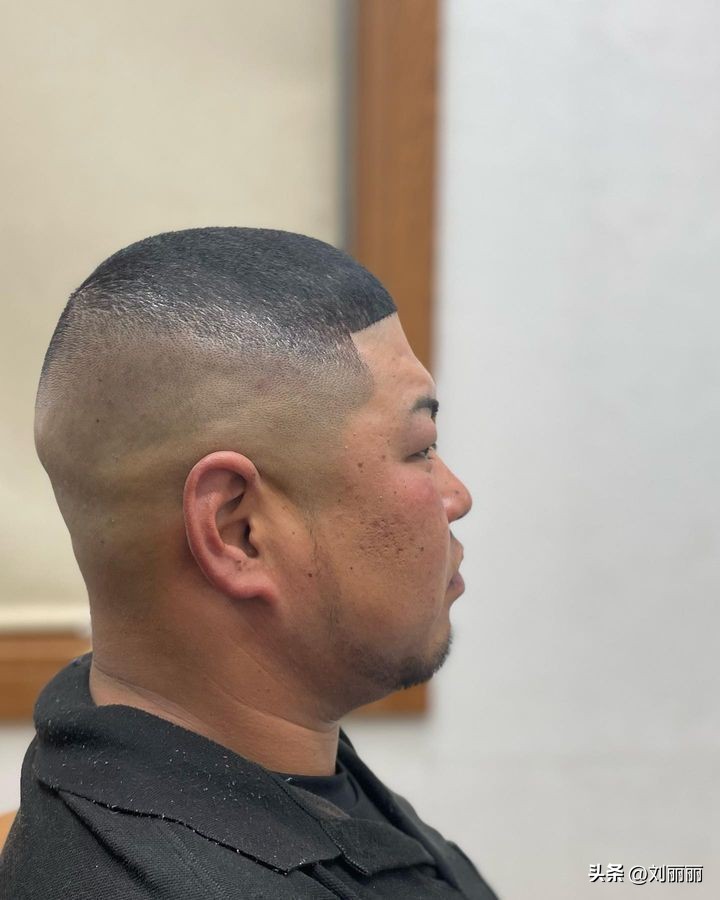 周围铲青男士发型,两边铲短发型男学生