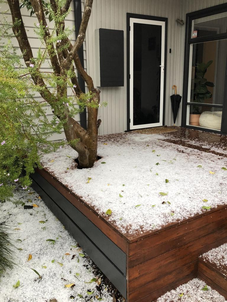 墨尔本春季已失踪，CBD九月飘雪，多地遭遇冰雹，狂风席卷全州