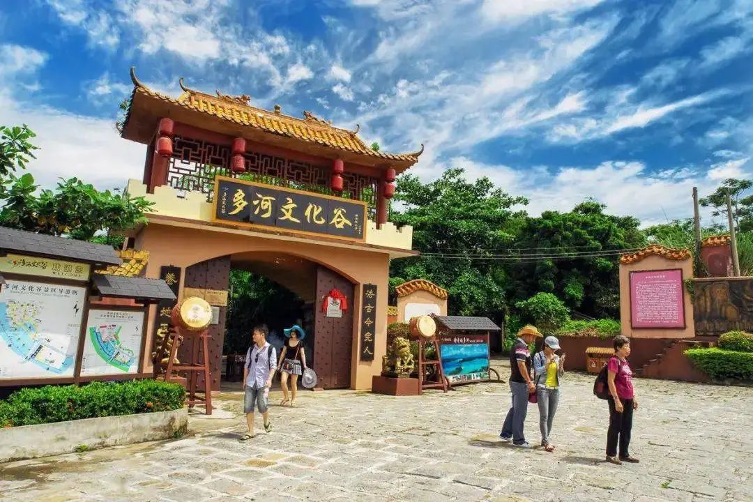 海南晴天的沙滩,海南阳光下的海