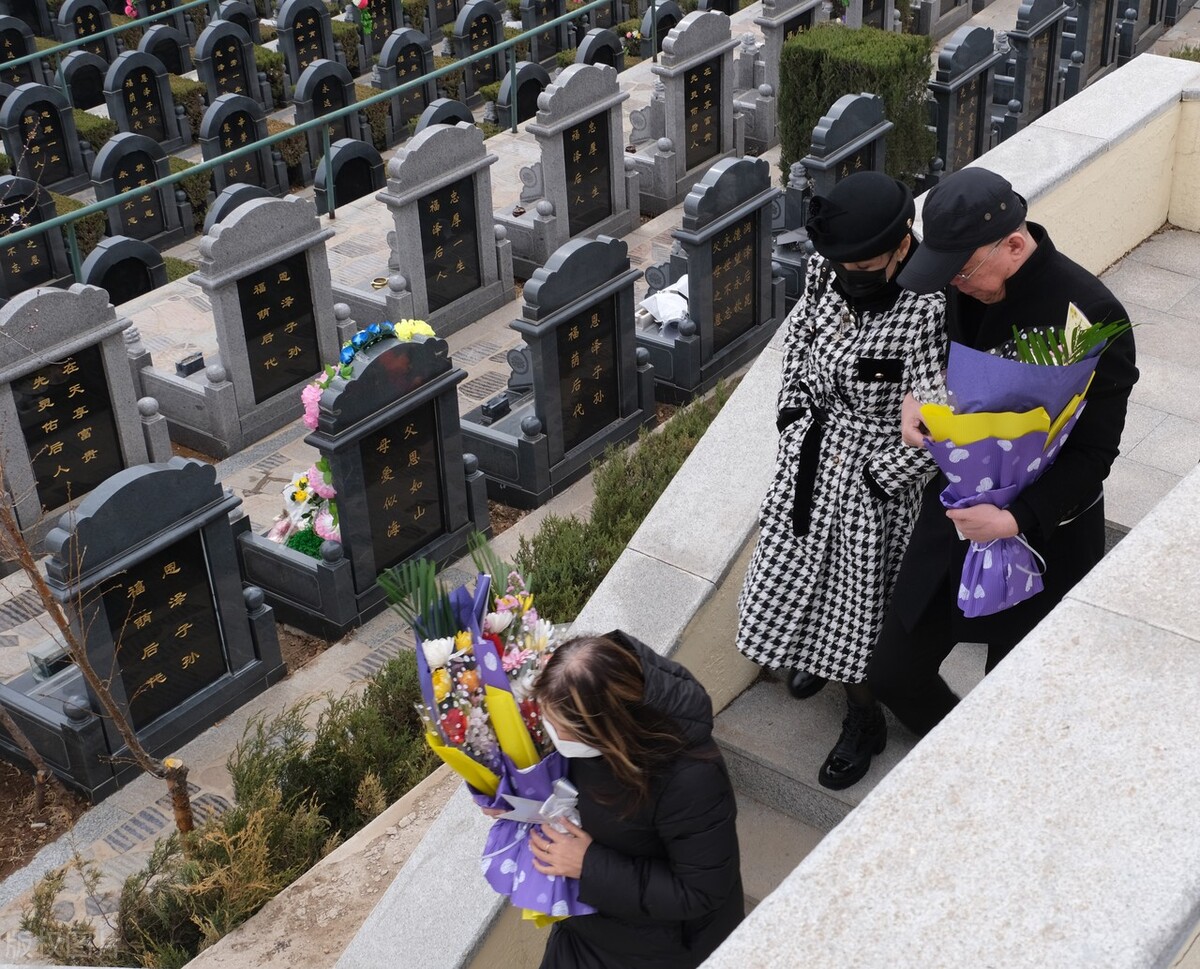 二十年公墓到期怎么处理,公墓使用20年后会怎么样