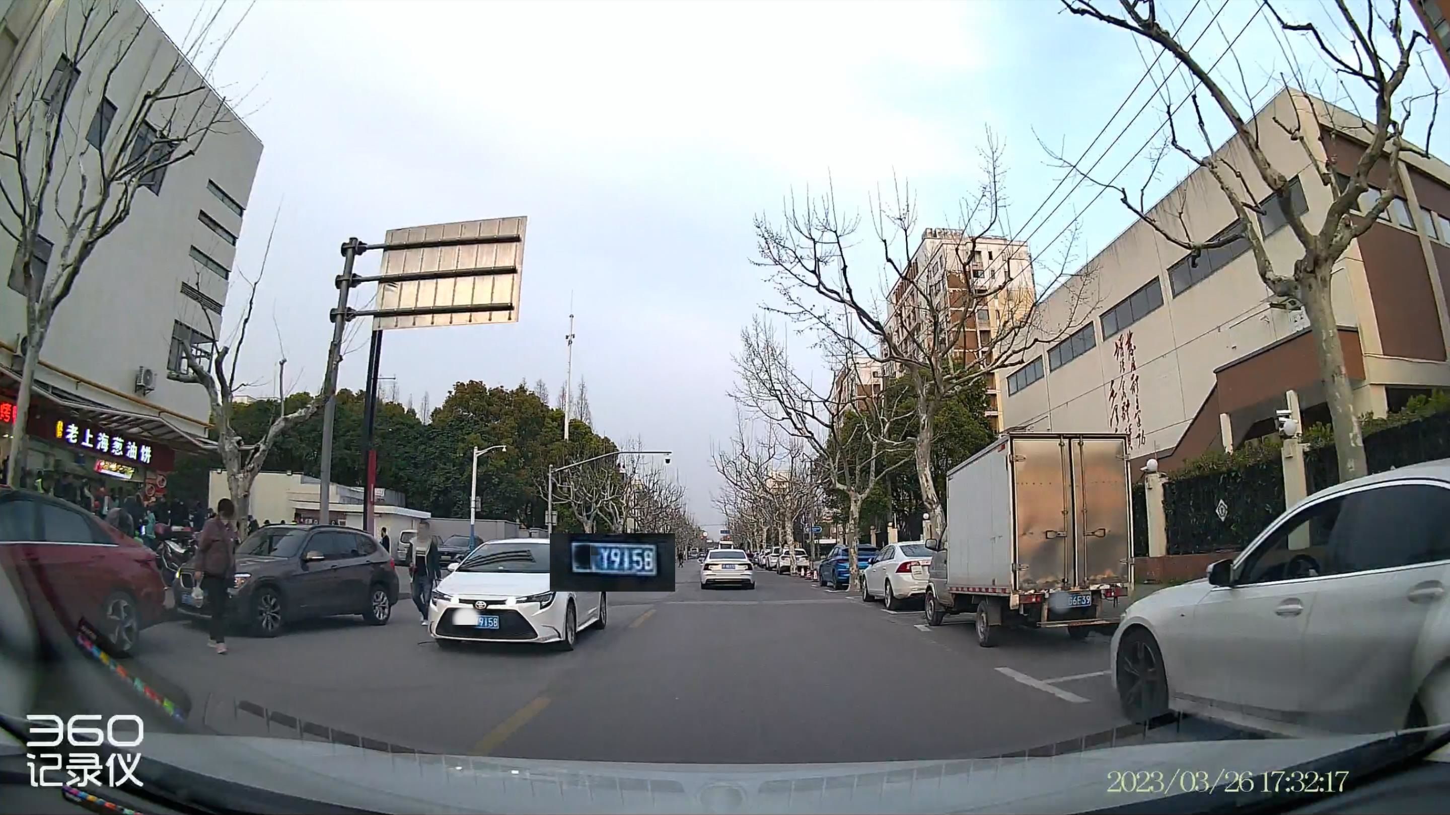 老婆要台『既要又要还要』的行车记录仪，找了半天，我最终选了它