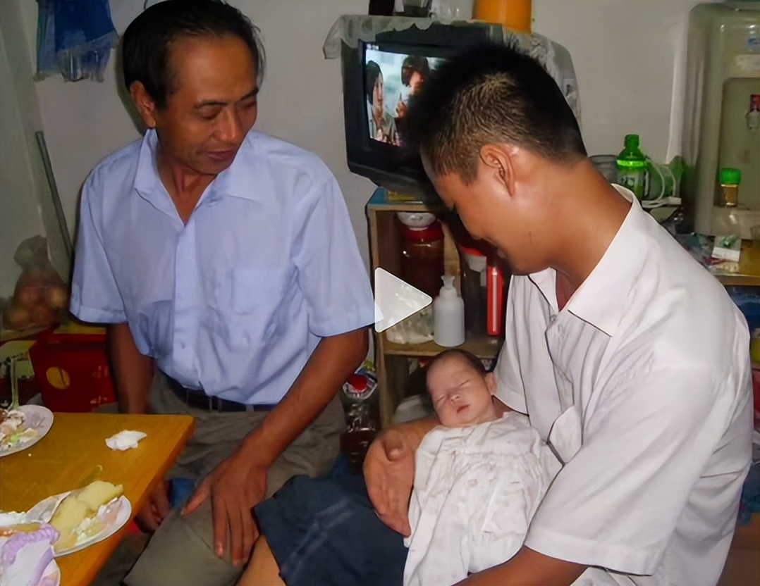 5点起床做早饭，初中学历月入6位数，仨娃妈王蓉的成功有迹可循