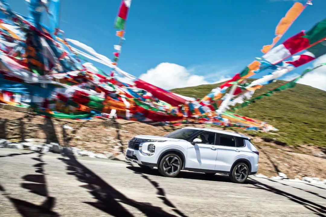 欧蓝德跟同级别suv对比差在外哪里,20万级城市suv四驱强者欧蓝德