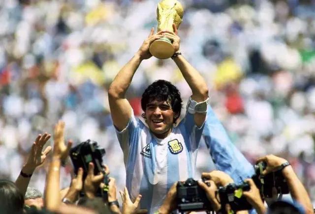 足坛历史百大巨星,足坛历史十大全能之神