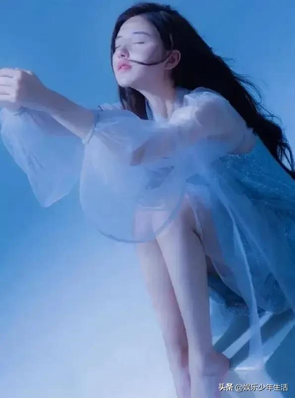 赵露思穿搭风格总汇冬季,微博之夜赵露思穿搭