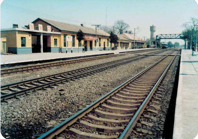 六七十年代,小镇三角地的春节文/路嫚