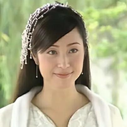 水月洞天尹天雪的丫鬟是谁扮演的,水月洞天尹天雪真实名字