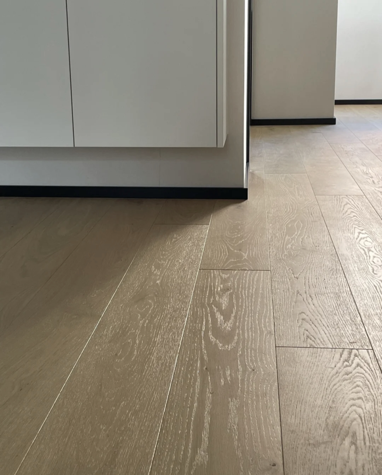 为什么卧室不装瓷砖,卧室不放床到最后实用吗