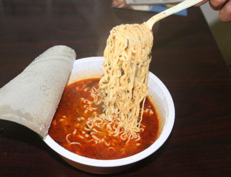 白水煮泡面怎么做,用开水泡面的神仙吃法