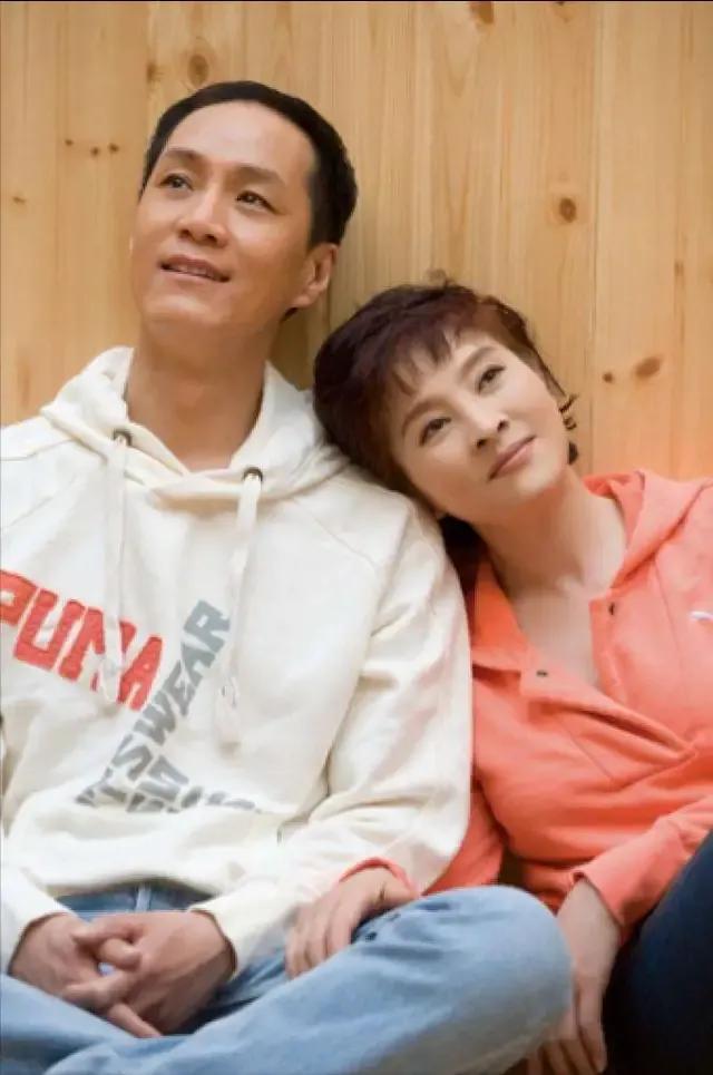 10对丁克夫妻，有人丁克至死，有人后悔晚矣，还有2对偷生孩子