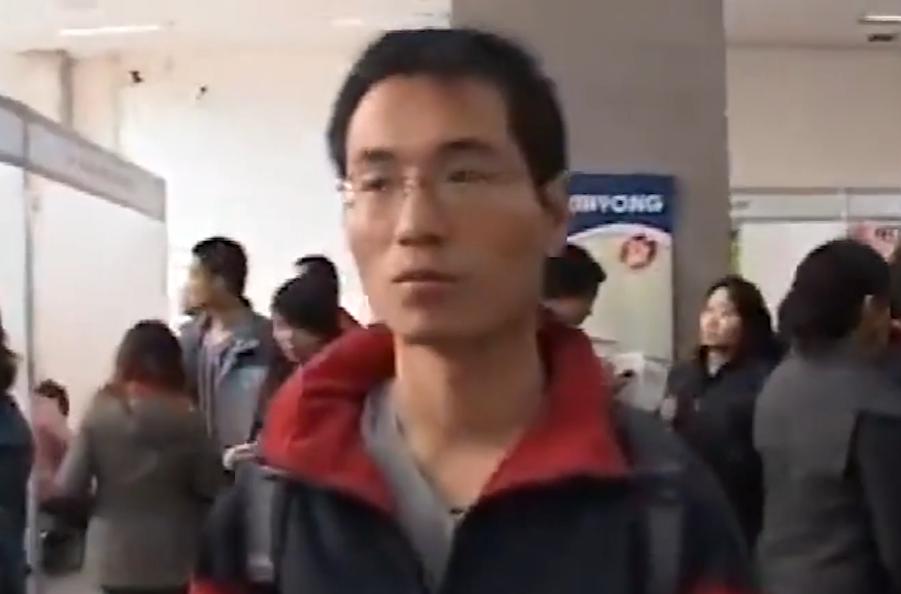 20年前，陕西农民把儿子供成大学生，毕业后月薪600，读书无用？