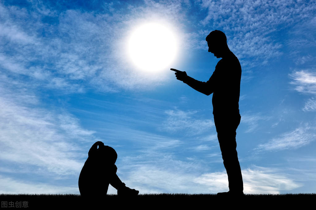 在学校被同学打伤谁负责,在学校被同学打伤学校有责任吗