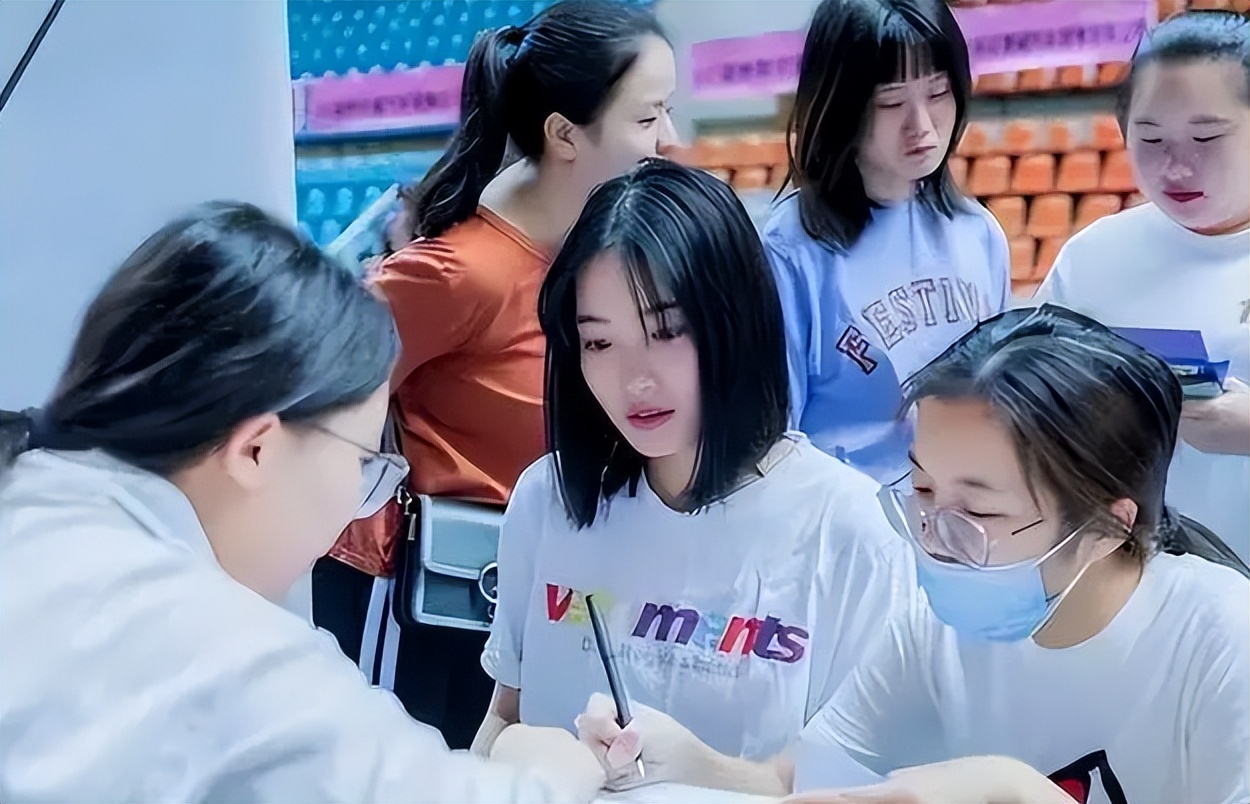 大一新生迁户口要重办身份证吗,大一新生迁户口原因